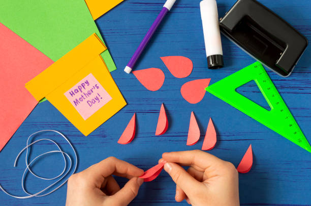 istock Child makes card for Mother's Day. Step 8 1216217810