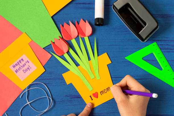 istock Child makes card for Mother's Day. Step 10 1216217995