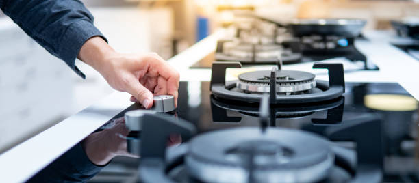 perilla de interruptor de giro manual macho en la estufa de gas - gas ranges fotografías e imágenes de stock