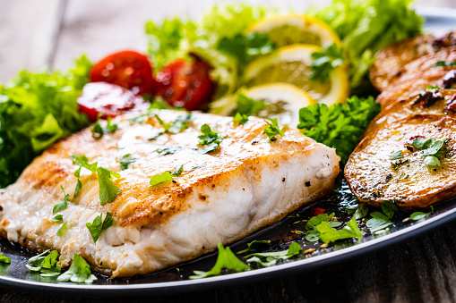 Fried cod fillet with fresh vegetables