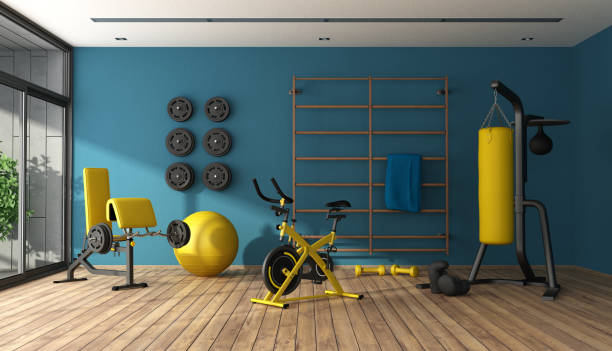 salle de sport maison bleue avec l’équipement noir et jaune de forme physique - hardwood floor audio photos et images de collection