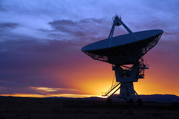 라디오폰에 망원경 - observatory astronomy telescope astronomy space 뉴스 사진 이미지