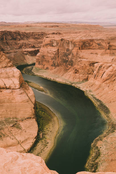 rio colorado fluindo através de horseshoe bend em page, az - marble - fotografias e filmes do acervo