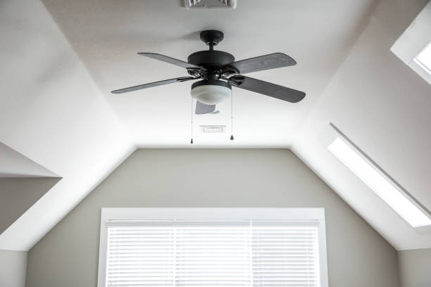 Ansøgning Skynd dig Nøgle 2,100+ Ceiling Fan Stock Photos, Pictures & Royalty-Free Images - iStock |  Fan, Electric fan, Living room
