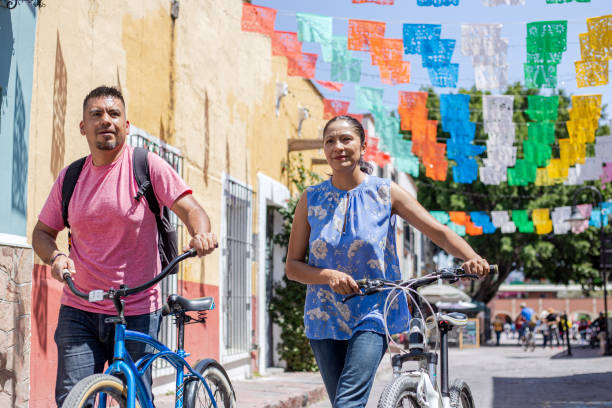 istock Latina couple, cycling 1216287190
