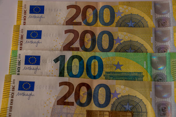 istock A few 200 euro bills and one 100 note 1216318721