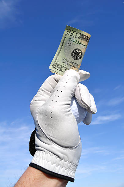 пакет услуг «golfer, держащий 20 канадки долларовое замечание - twenty dollar bill human hand paper currency number 20 стоковые фото и изображения