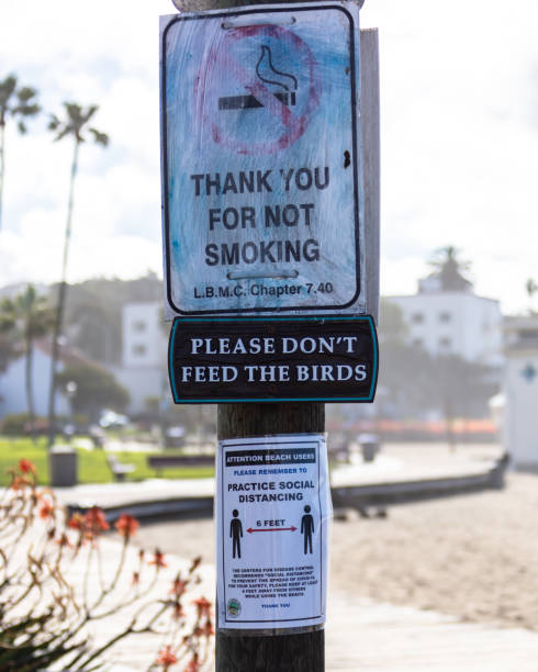 praias e parques fechados para garantir o distanciamento social durante a pandemia covid-19 - 3687 - fotografias e filmes do acervo