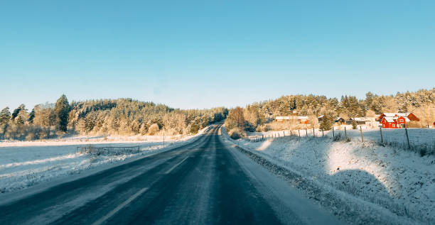 зимняя дорога в швеции. - walking point of view стоковые фото и изображения