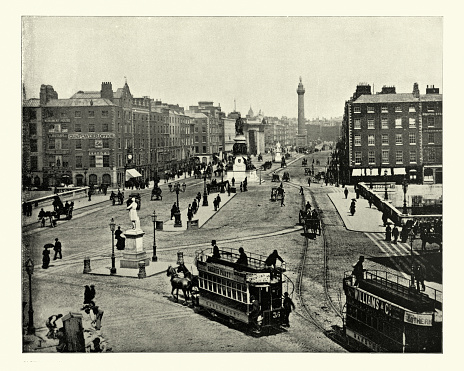 Busy roads of horse drawn carriages outside Royal Exchange and Bank of England