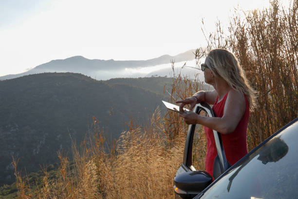 woman relaxes out car window with digital tablet - 15828 imagens e fotografias de stock