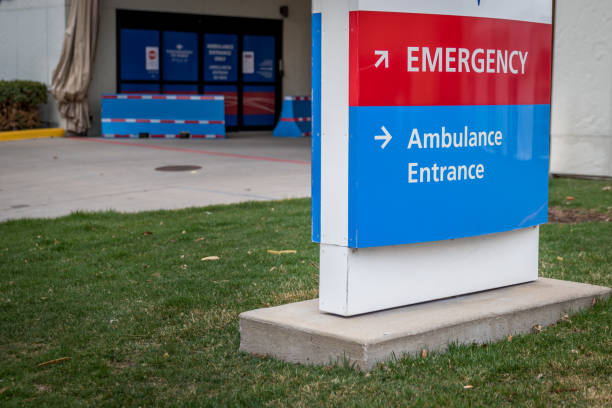 istock Hospital Emergency Room Sign 1216472367