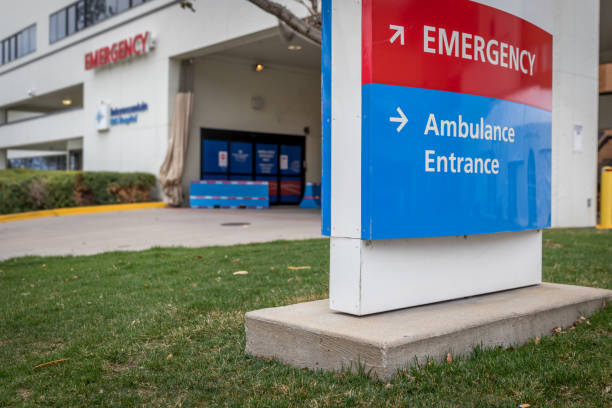 istock Hospital Emergency Room Sign 1216472391