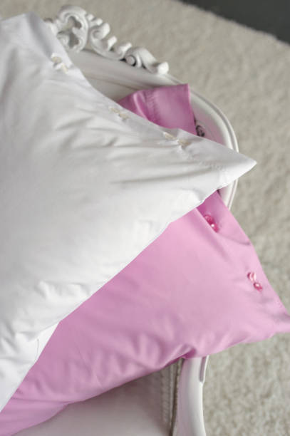travesseiros brancos e rosas - mattress embroidery pattern textile - fotografias e filmes do acervo