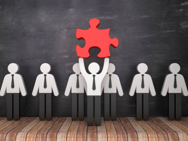 pictograma pessoas de negócios com peça de jigsaw no quadro-negro - renderização 3d - figurine puzzle people business - fotografias e filmes do acervo