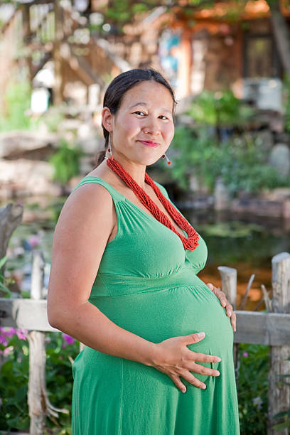 아름다운 임신 원어 칠레식 여자 스톡 사진