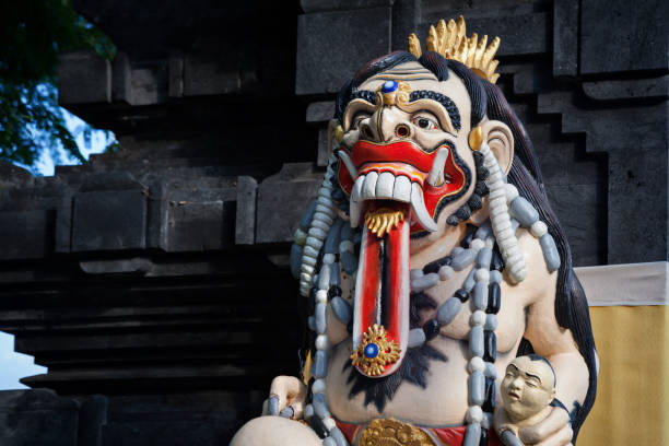 рангда - традиционные духи острова бали в храме - rangda стоковые фото и изображения