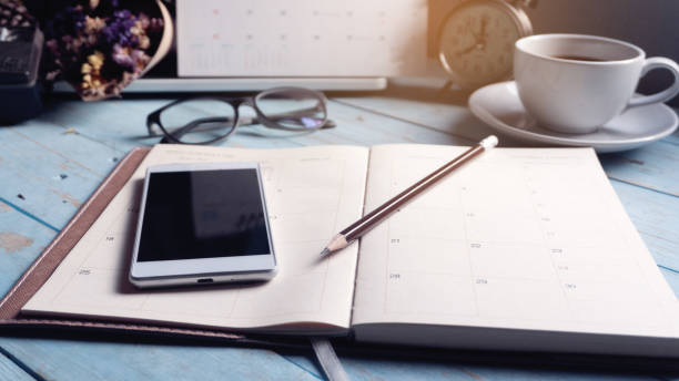 diary calendar and agenda for planner - note pad desk office meeting imagens e fotografias de stock