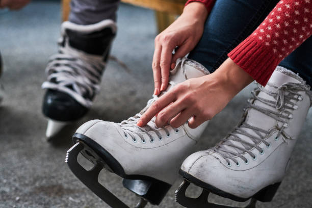 istock Young couple preparing to a skating 1216536313