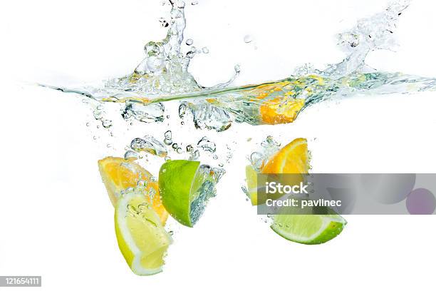 Foto de Descidas De Frutas Cítricas e mais fotos de stock de Esparramar líquido - Esparramar líquido, Limão, Limão amarelo