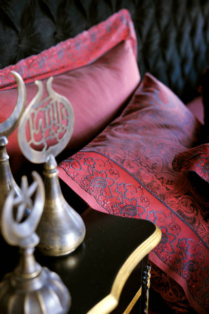 detalhe da folha definida em vermelho indiano - 4 - mattress embroidery pattern textile - fotografias e filmes do acervo