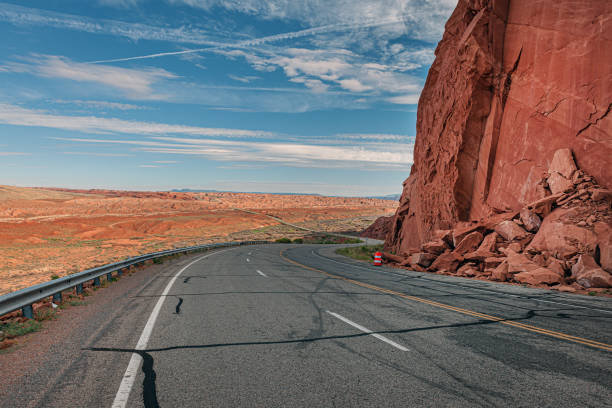 Double yellow line on Hwy 6, between Price and Green River, Utah, USA. Double yellow line on Hwy 6, between Price and Green River, Utah, USA.Nikon D3x single yellow line sunlight usa utah stock pictures, royalty-free photos & images