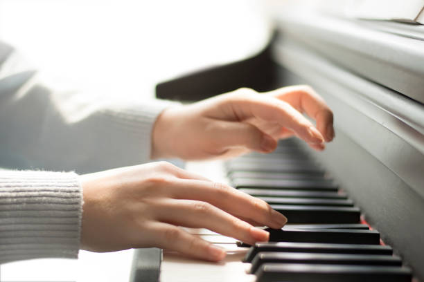 istock A woman who plays the piano 1216580802