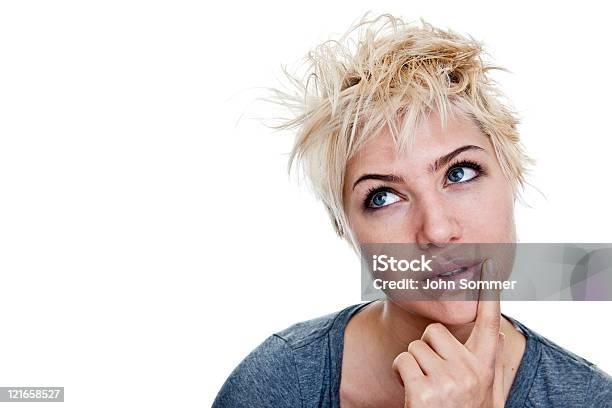 Mulher Com Balão - Fotografias de stock e mais imagens de Cabelo Curto - Comprimento de Cabelo - Cabelo Curto - Comprimento de Cabelo, Desarrumação, Mulheres