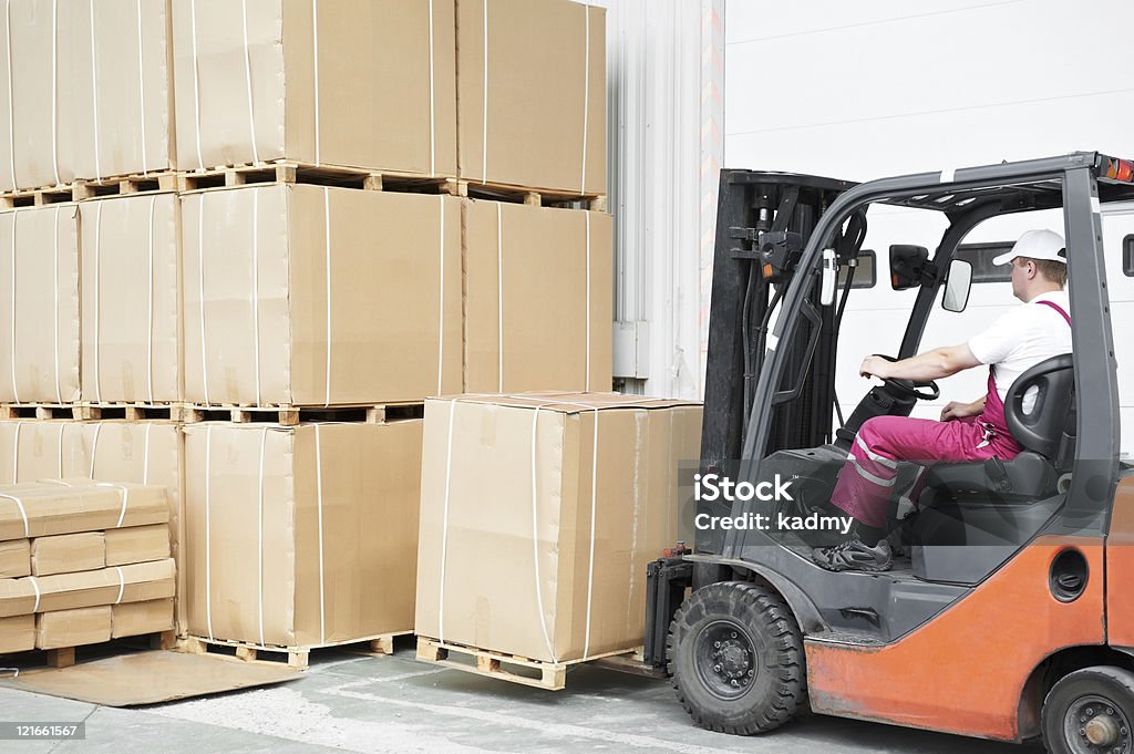 Arbeiter Fahrer am Lager Gabelstapler Lader arbeitet - Lizenzfrei Ausrüstung und Geräte Stock-Foto