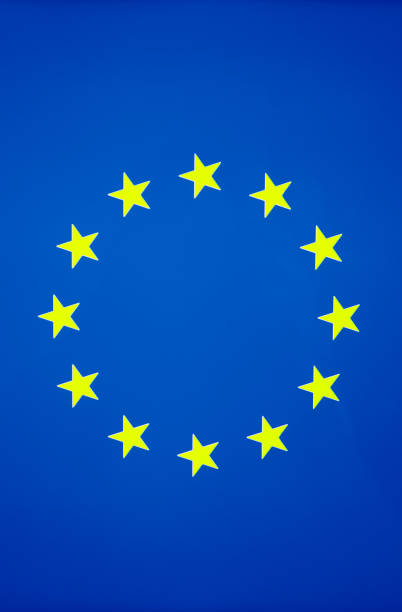 флаг европейского союза возле плана фото - вертикальный стоковые фото и изображения
