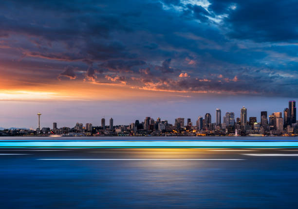 horizonte nocturno de seattle - seattle night skyline architecture and buildings fotografías e imágenes de stock