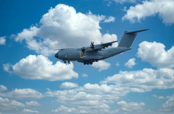 aereo miltary airbus a400 della royal air force - air force teamwork fighter plane airplane foto e immagini stock