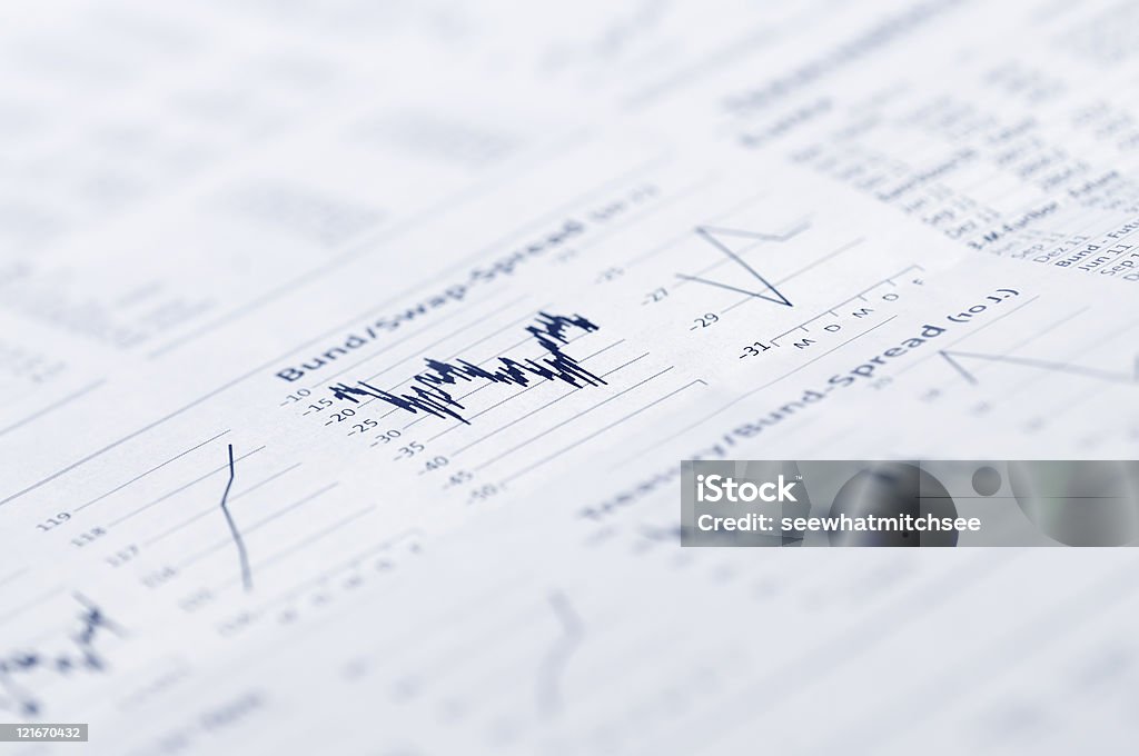 Business graph in Zeitung - Lizenzfrei Analysieren Stock-Foto