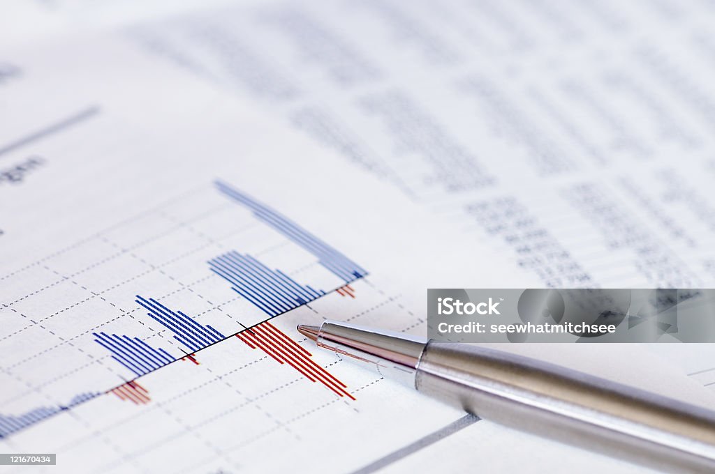 Financial planning mit Aktien-Charts und Stift. - Lizenzfrei Liniendiagramm Stock-Foto