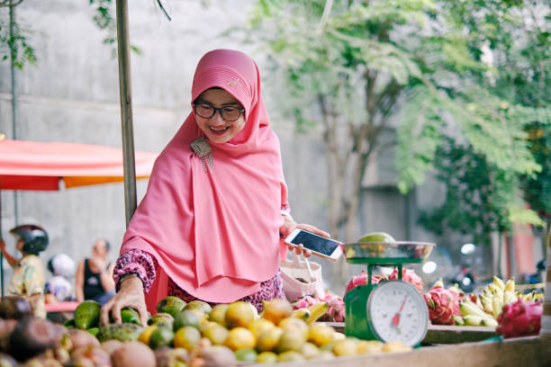 Senior Muslim Women Grocery Shopping for Ramadan Ramadan Shopping indonesian culture stock pictures, royalty-free photos & images