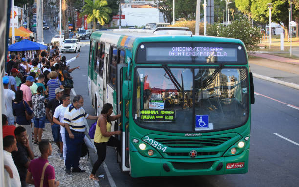公共交通システム - metro bus ストックフォトと画像
