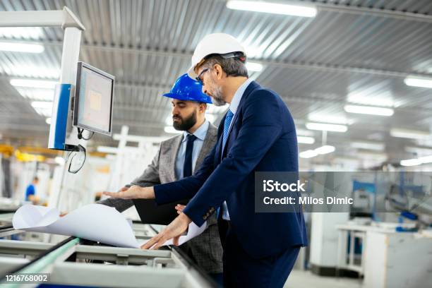 Job Machine Ceo Engineer Explaining Machine Functioning To Company Ceo Stock Photo ...
