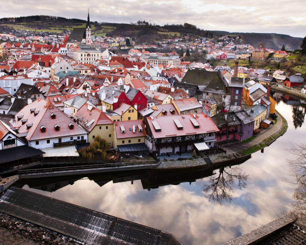 체코의 아름답고 다채로운 체스키 크룸로프 마을 - czech republic cesky krumlov village tourist 뉴스 사진 이미지