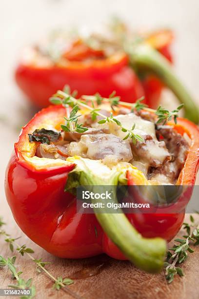 Muñeco Páprika Con Carne Y Verduras Foto de stock y más banco de imágenes de Agricultura - Agricultura, Alimento, Asado - Alimento cocinado