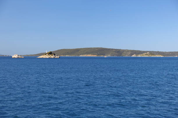 krajobrazy nad morzem w chorwacji - sea light water surface water form zdjęcia i obrazy z banku zdjęć