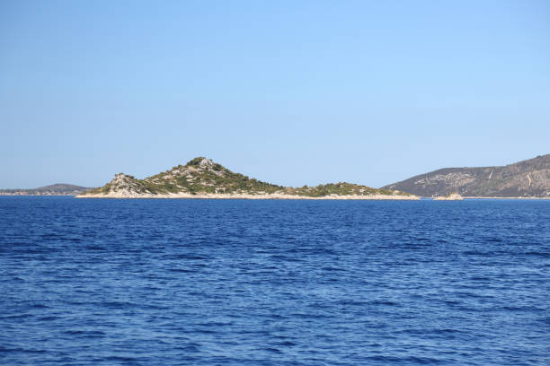 krajobrazy nad morzem w chorwacji - sea light water surface water form zdjęcia i obrazy z banku zdjęć