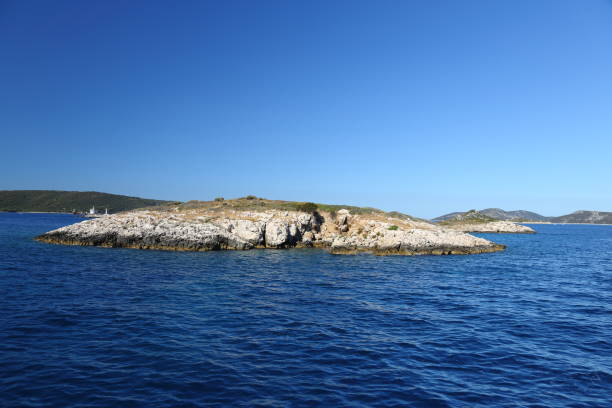 krajobrazy nad morzem w chorwacji - sea light water surface water form zdjęcia i obrazy z banku zdjęć