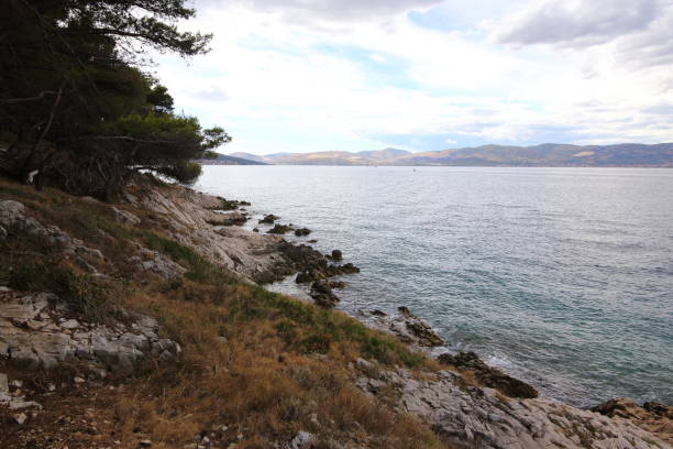 krajobrazy nad morzem w chorwacji - sea light water surface water form zdjęcia i obrazy z banku zdjęć