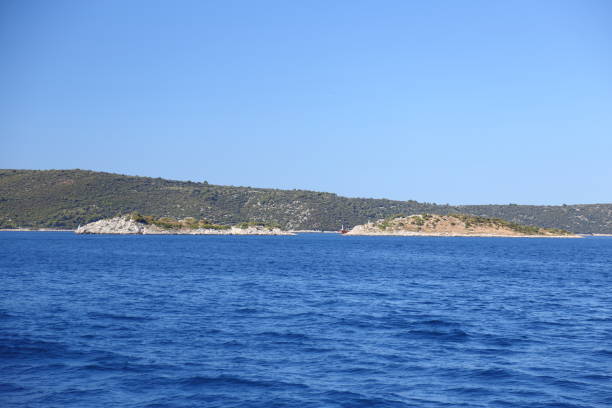 krajobrazy nad morzem w chorwacji - sea light water surface water form zdjęcia i obrazy z banku zdjęć