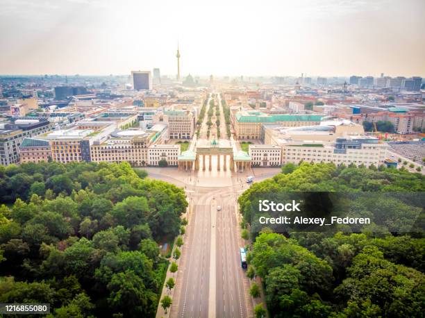 Luftaufnahme Des Brandenburger Tores In Berlin Stockfoto und mehr Bilder von Berlin - Berlin, Brandenburger Tor, Luftaufnahme