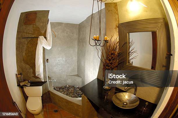 Foto de Banheiro Moderno e mais fotos de stock de Amarelo - Amarelo, Arquitetura, Azulejo
