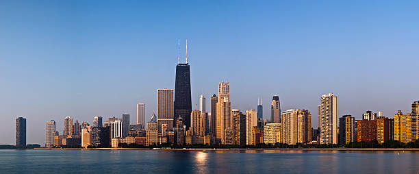 skyline von chicago - hancock building stock-fotos und bilder