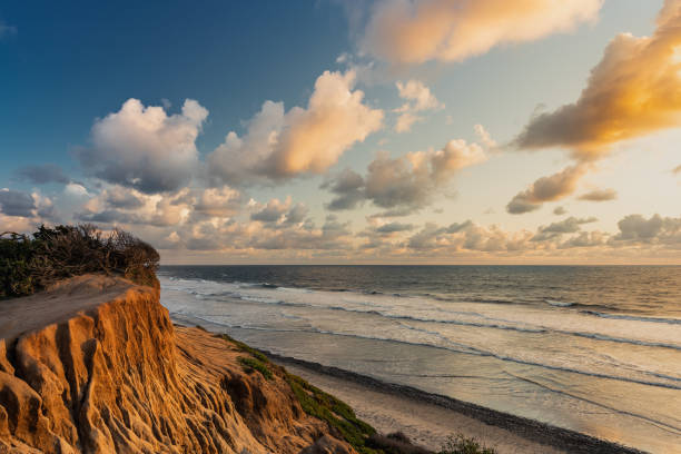 the bluffs of carlsbad ca - california coastline beach cliff fotografías e imágenes de stock