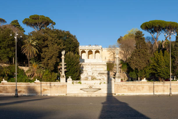 fontana del nettuno e passos levam da piazza del popolo ao pincio a leste - piazza del nettuno - fotografias e filmes do acervo