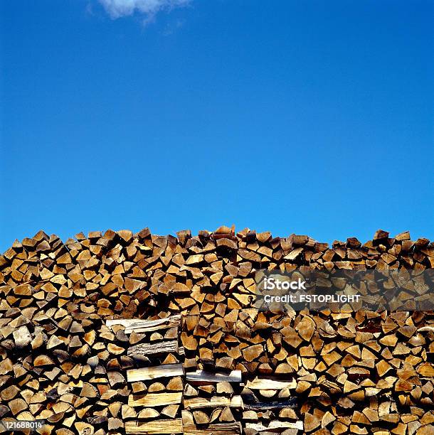 Photo libre de droit de Pile De Bois En Vente banque d'images et plus d'images libres de droit de Aliment cru - Aliment cru, Aliment en portion, Bois Mou